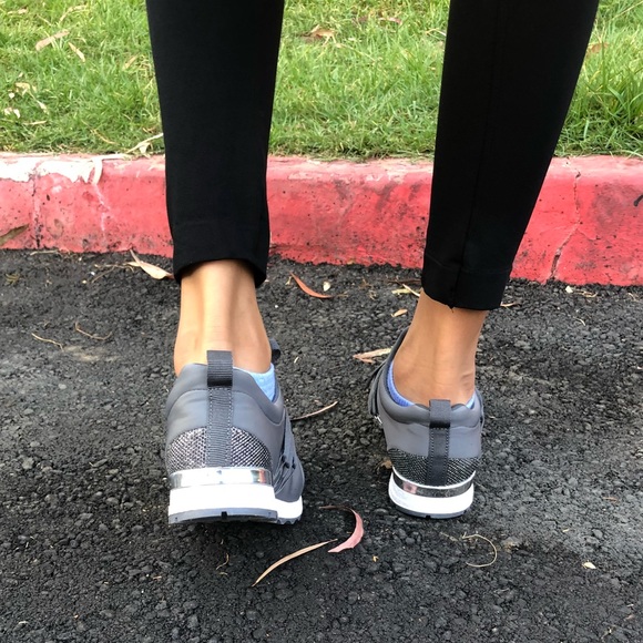 LAST ONE ♥️ GRAY METALLIC LACE SNEAKERS - Picture 5 of 7